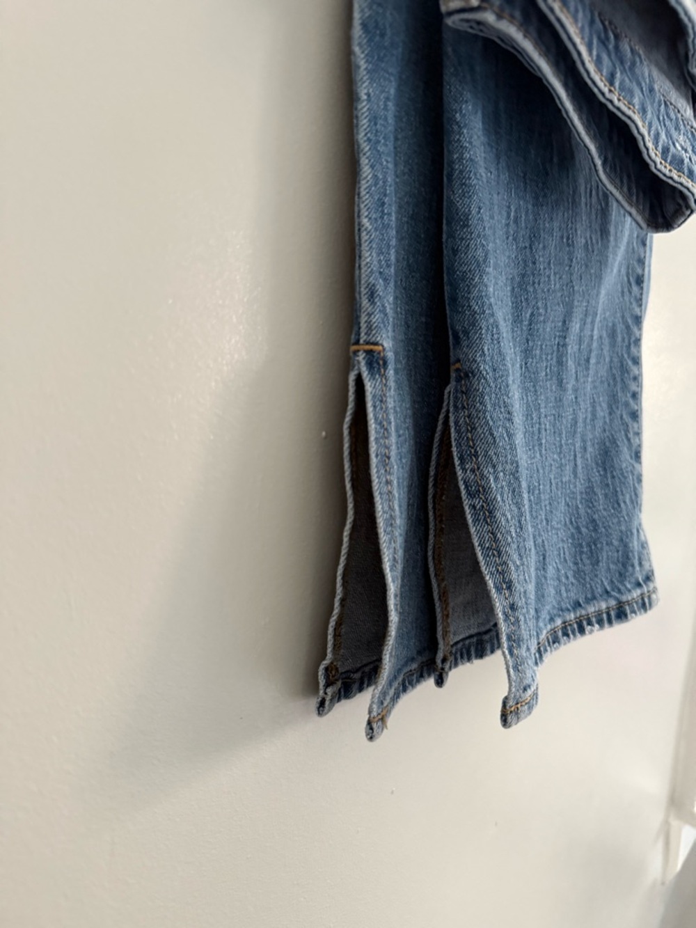 Old Navy High-Waisted Jeans - Picture 5 of 10